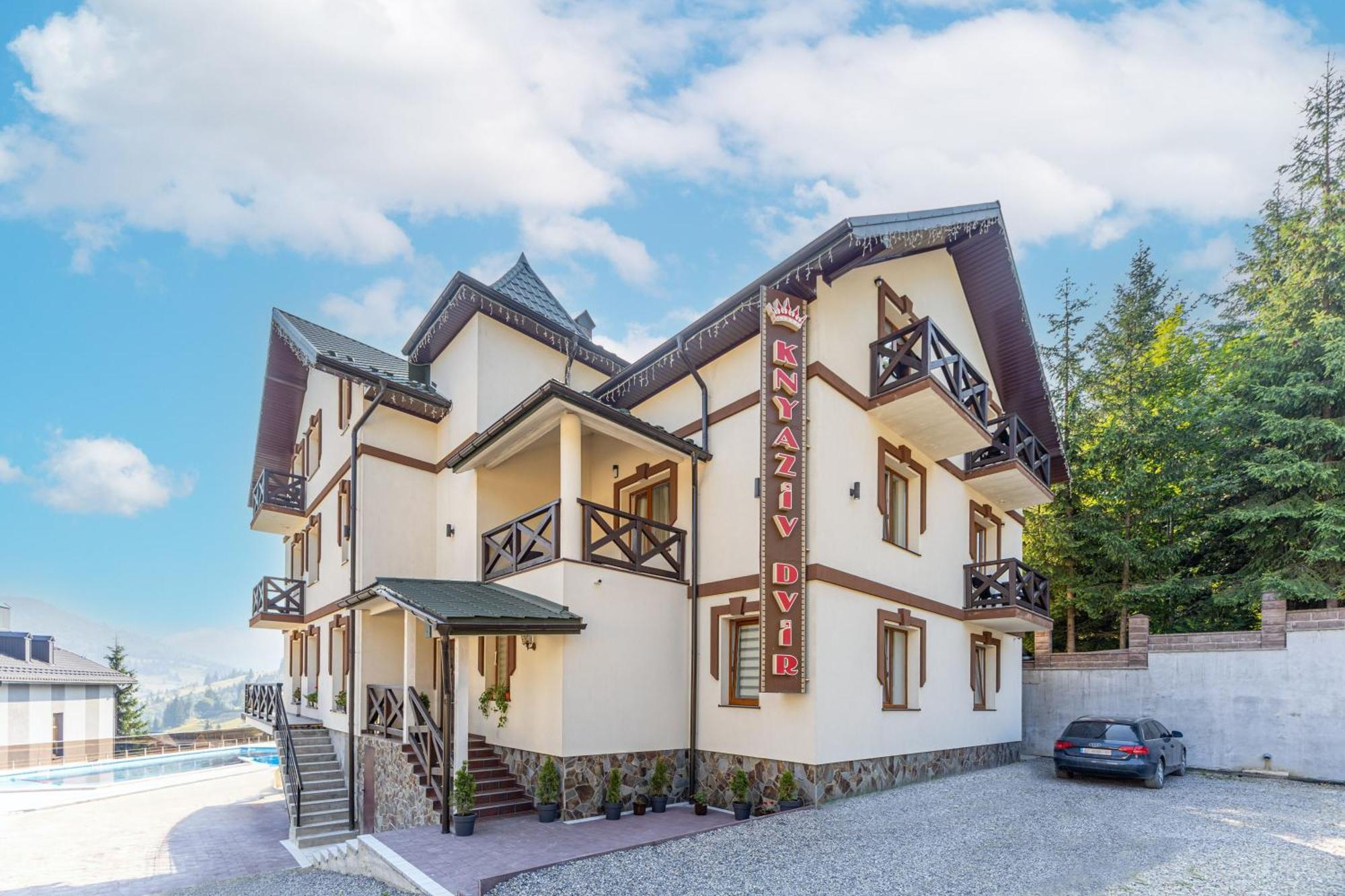 Князів Двір Hotel Boekovel Buitenkant foto